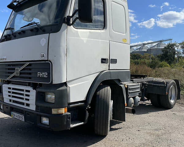 Белый Вольво FH 12, объемом двигателя 12.1 л и пробегом 2 тыс. км за 4100 $, фото 3 на Automoto.ua