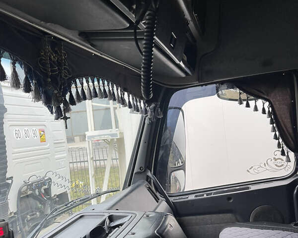 Белый Вольво FH 12, объемом двигателя 12 л и пробегом 570 тыс. км за 12000 $, фото 12 на Automoto.ua