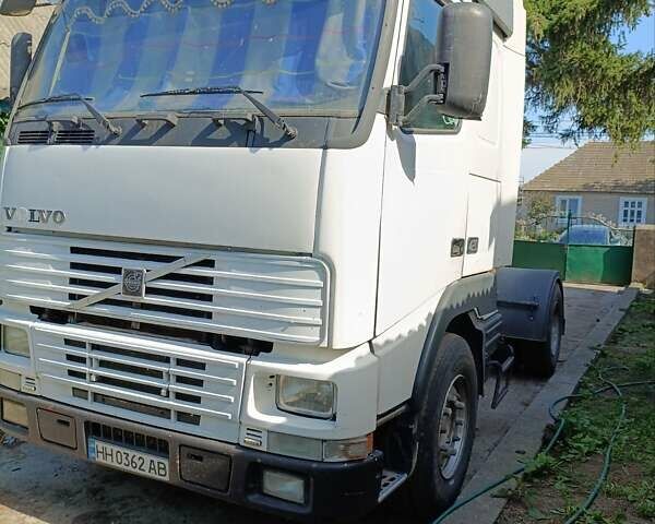 Вольво FH 12 2000 в Сарате на Automoto.ua Белый Вольво FH 12, объемом двигателя 12.1 л и пробегом 100 тыс. км за 4000 $, фото 7 на Automoto.ua