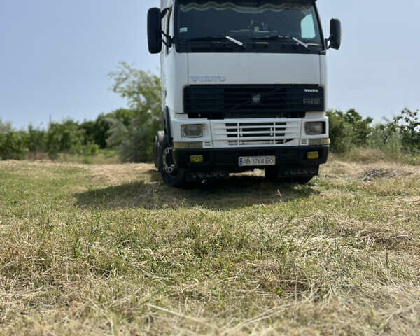 Белый Вольво FH 12, объемом двигателя 12.9 л и пробегом 900 тыс. км за 6500 $, фото 4 на Automoto.ua