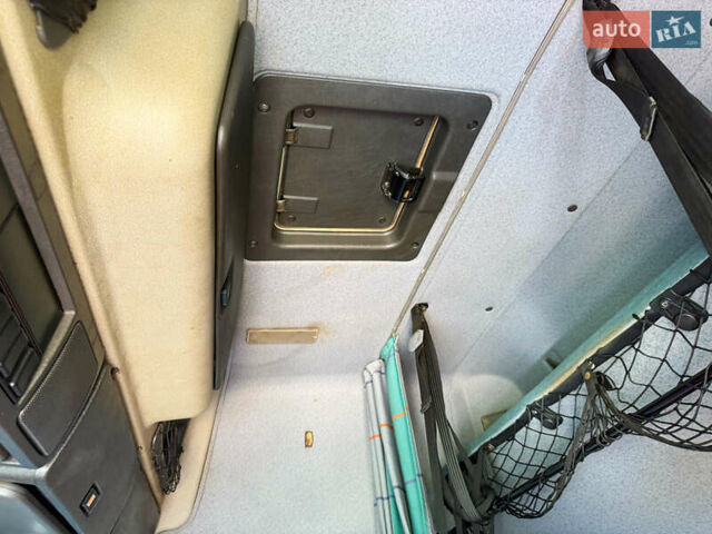 Белый Вольво FH 12, объемом двигателя 12.1 л и пробегом 993 тыс. км за 10500 $, фото 12 на Automoto.ua