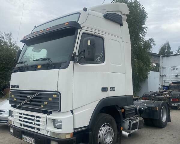 Белый Вольво FH 12, объемом двигателя 0 л и пробегом 2 тыс. км за 6000 $, фото 1 на Automoto.ua