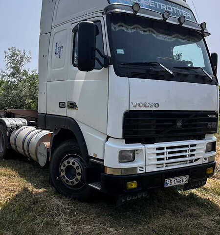 Белый Вольво FH 12, объемом двигателя 12.9 л и пробегом 900 тыс. км за 6500 $, фото 1 на Automoto.ua