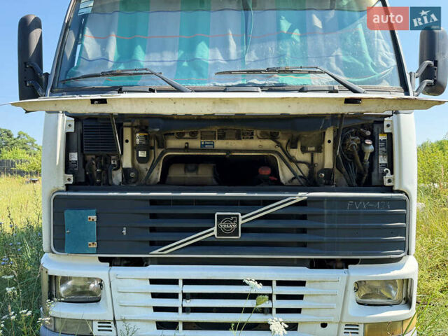 Белый Вольво FH 12, объемом двигателя 12.1 л и пробегом 993 тыс. км за 10500 $, фото 8 на Automoto.ua