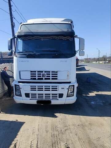 Белый Вольво FH 12, объемом двигателя 12.1 л и пробегом 768 тыс. км за 8000 $, фото 7 на Automoto.ua