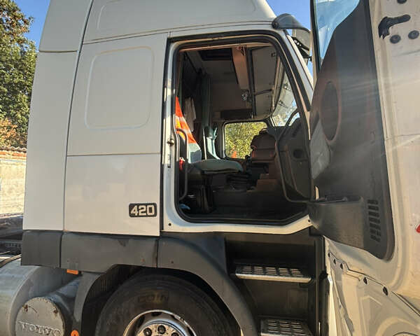 Белый Вольво FH 12, объемом двигателя 12.1 л и пробегом 1000 тыс. км за 5900 $, фото 14 на Automoto.ua