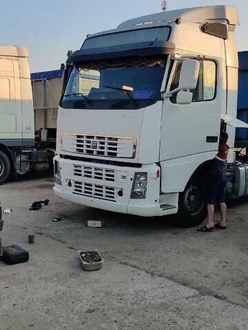 Белый Вольво FH 12, объемом двигателя 12.1 л и пробегом 768 тыс. км за 8000 $, фото 6 на Automoto.ua