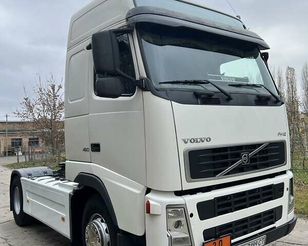 Белый Вольво FH 12, объемом двигателя 12 л и пробегом 698 тыс. км за 10900 $, фото 5 на Automoto.ua