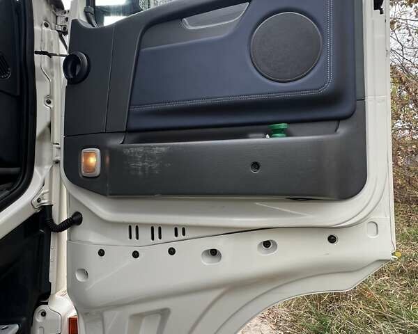 Белый Вольво FH 12, объемом двигателя 12 л и пробегом 698 тыс. км за 10900 $, фото 34 на Automoto.ua