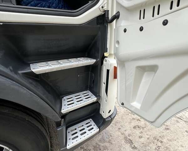 Белый Вольво FH 12, объемом двигателя 12 л и пробегом 698 тыс. км за 10900 $, фото 36 на Automoto.ua