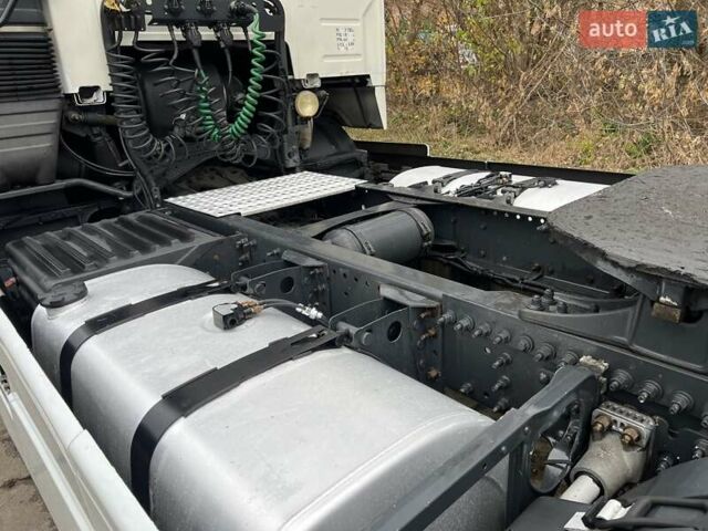 Белый Вольво FH 12, объемом двигателя 12 л и пробегом 698 тыс. км за 10900 $, фото 16 на Automoto.ua