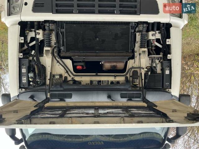 Белый Вольво FH 12, объемом двигателя 12 л и пробегом 698 тыс. км за 10900 $, фото 27 на Automoto.ua