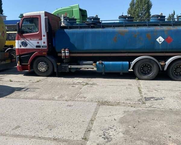 Красный Вольво FH 12, объемом двигателя 12.5 л и пробегом 100 тыс. км за 28500 $, фото 3 на Automoto.ua