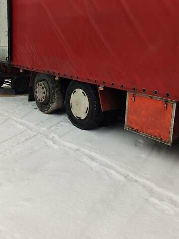 Красный Вольво FH 12, объемом двигателя 12 л и пробегом 865 тыс. км за 13000 $, фото 1 на Automoto.ua