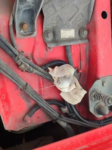 Красный Вольво FH 12, объемом двигателя 12 л и пробегом 865 тыс. км за 13000 $, фото 20 на Automoto.ua