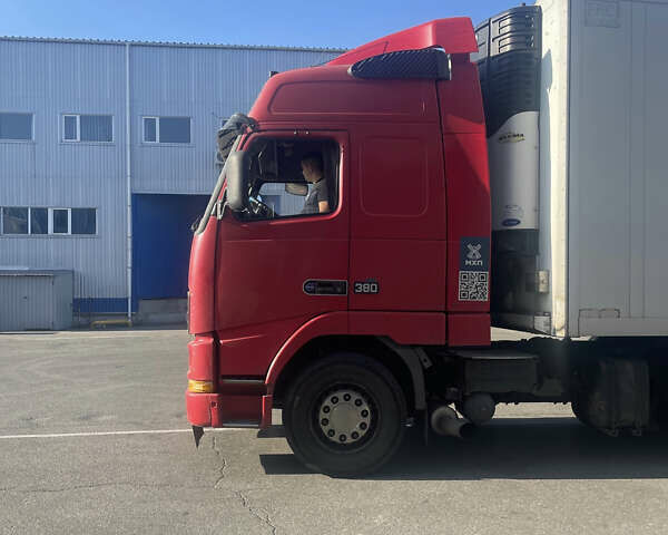 Красный Вольво FH 12, объемом двигателя 0 л и пробегом 300 тыс. км за 5700 $, фото 1 на Automoto.ua