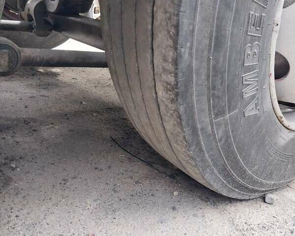 Червоний Вольво FH 12, об'ємом двигуна 12.1 л та пробігом 1000 тис. км за 5500 $, фото 6 на Automoto.ua
