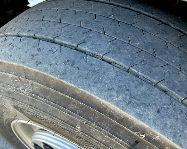 Красный Вольво FH 12, объемом двигателя 12.11 л и пробегом 1000 тыс. км за 6600 $, фото 11 на Automoto.ua