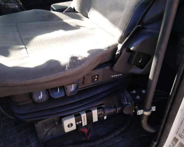 Вольво FH 12, об'ємом двигуна 12.1 л та пробігом 450 тис. км за 13000 $, фото 16 на Automoto.ua
