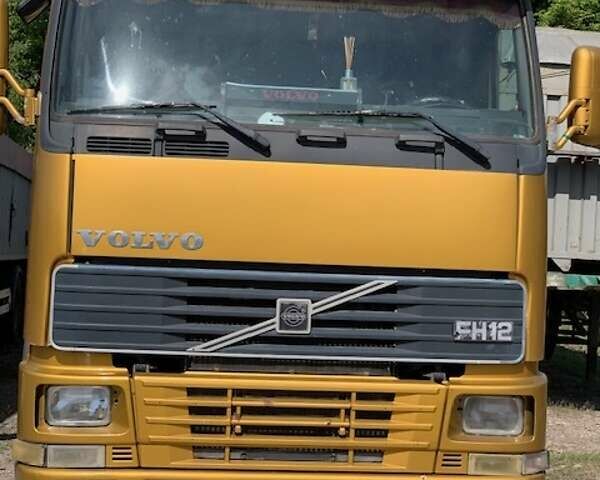 Жовтий Вольво FH 12, об'ємом двигуна 0 л та пробігом 100 тис. км за 9000 $, фото 1 на Automoto.ua