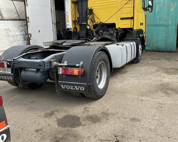 Желтый Вольво FH 12, объемом двигателя 6 л и пробегом 2 тыс. км за 6800 $, фото 3 на Automoto.ua