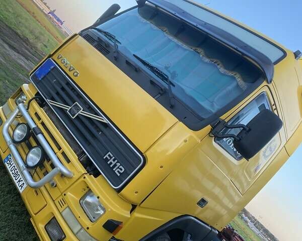 Желтый Вольво FH 12, объемом двигателя 12 л и пробегом 2 тыс. км за 7200 $, фото 2 на Automoto.ua