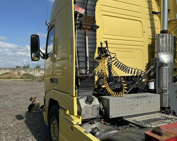Желтый Вольво FH 12, объемом двигателя 0 л и пробегом 124 тыс. км за 9700 $, фото 9 на Automoto.ua