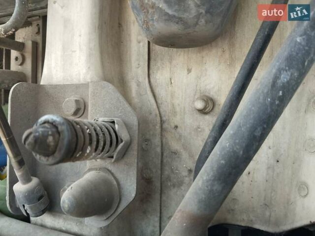 Желтый Вольво FH 12, объемом двигателя 12.1 л и пробегом 1000 тыс. км за 5700 $, фото 8 на Automoto.ua