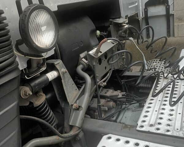 Сірий Вольво FH 12, об'ємом двигуна 12.13 л та пробігом 240 тис. км за 16000 $, фото 11 на Automoto.ua