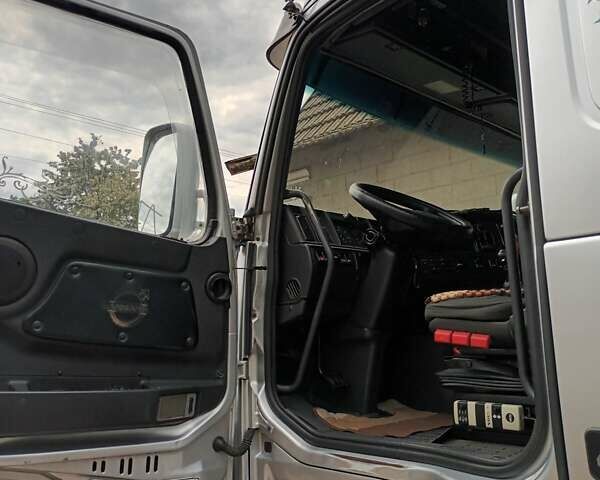 Сірий Вольво FH 12, об'ємом двигуна 12.13 л та пробігом 240 тис. км за 16000 $, фото 4 на Automoto.ua