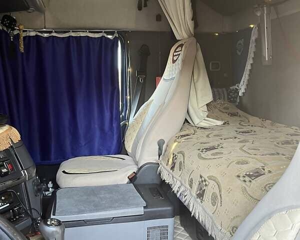 Вольво FH 12 2004 у Чернігові на Automoto.ua Синій Вольво FH 12, об'ємом двигуна 0 л та пробігом 1 тис. км за 14500 $, фото 9 на Automoto.ua