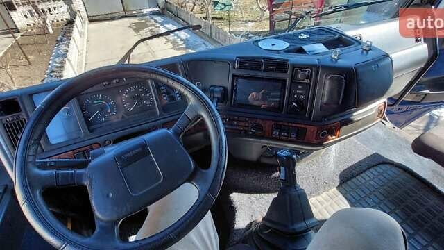 Синий Вольво FH 12, объемом двигателя 12 л и пробегом 120 тыс. км за 7100 $, фото 29 на Automoto.ua