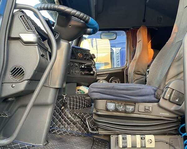 Синий Вольво FH 12, объемом двигателя 12.13 л и пробегом 2 тыс. км за 10500 $, фото 15 на Automoto.ua