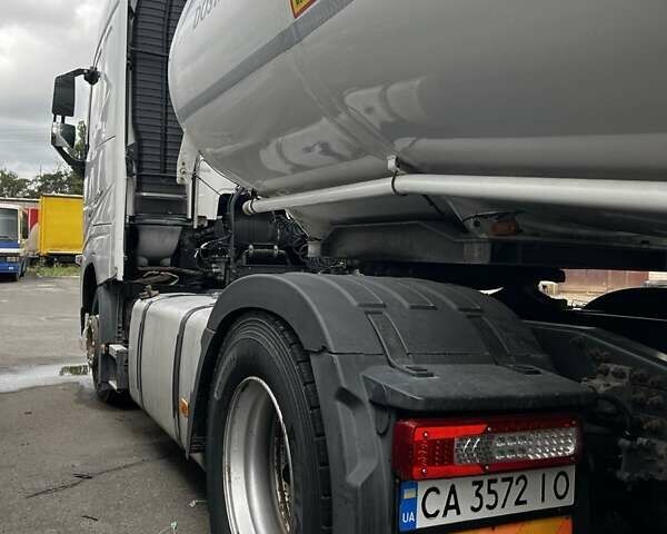 Білий Вольво FH 13, об'ємом двигуна 12.78 л та пробігом 750 тис. км за 31000 $, фото 2 на Automoto.ua