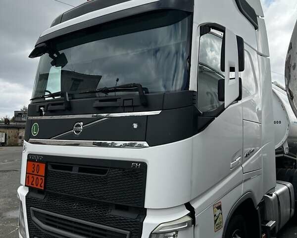 Білий Вольво FH 13, об'ємом двигуна 12.78 л та пробігом 750 тис. км за 31000 $, фото 1 на Automoto.ua