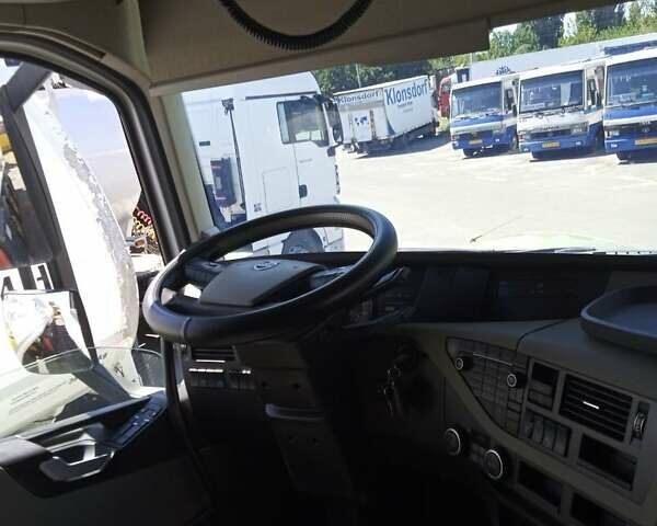 Білий Вольво FH 13, об'ємом двигуна 12.78 л та пробігом 750 тис. км за 31000 $, фото 5 на Automoto.ua