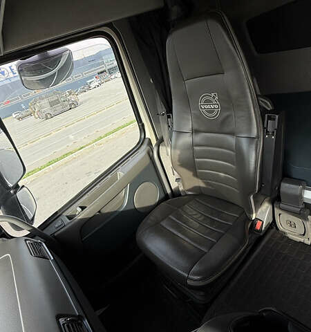 Білий Вольво FH 13, об'ємом двигуна 12.78 л та пробігом 470 тис. км за 85000 $, фото 25 на Automoto.ua