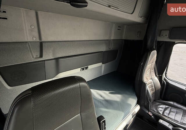 Білий Вольво FH 13, об'ємом двигуна 12.78 л та пробігом 470 тис. км за 85000 $, фото 28 на Automoto.ua