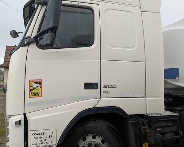 Білий Вольво FH 13, об'ємом двигуна 12.9 л та пробігом 900 тис. км за 54800 $, фото 11 на Automoto.ua