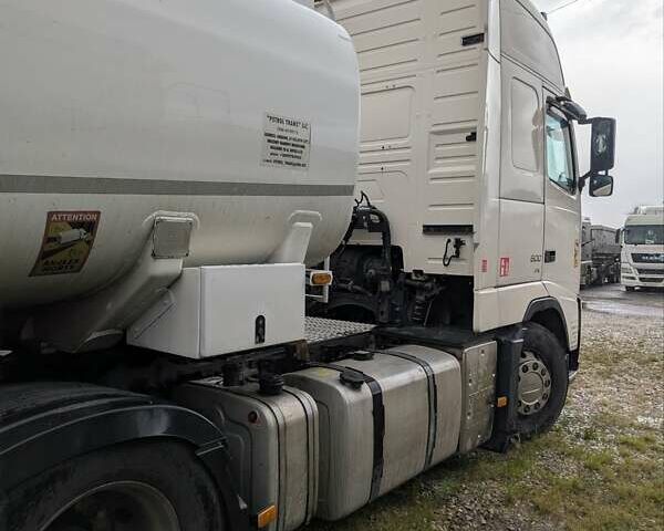 Білий Вольво FH 13, об'ємом двигуна 12.9 л та пробігом 900 тис. км за 54800 $, фото 1 на Automoto.ua