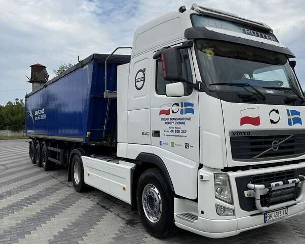 Білий Вольво FH 13, об'ємом двигуна 12.78 л та пробігом 280 тис. км за 30000 $, фото 3 на Automoto.ua