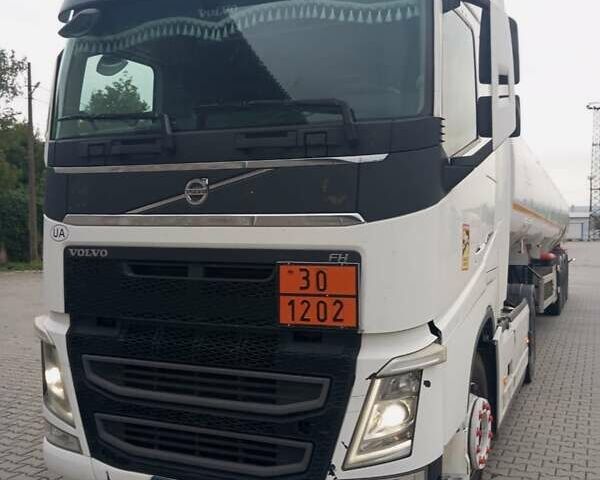 Белый Вольво FH 13, объемом двигателя 12.78 л и пробегом 1 тыс. км за 70000 $, фото 5 на Automoto.ua