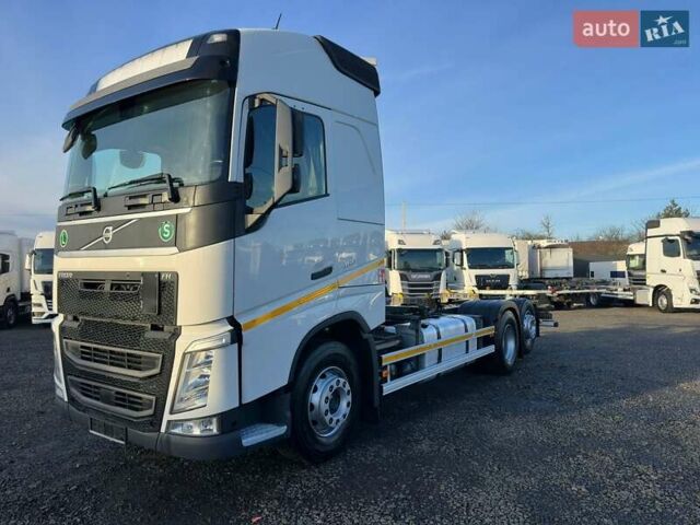 Белый Вольво FH 13, объемом двигателя 12.8 л и пробегом 668 тыс. км за 75900 $, фото 16 на Automoto.ua