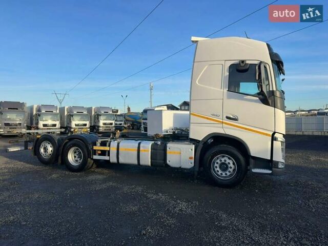 Белый Вольво FH 13, объемом двигателя 12.8 л и пробегом 668 тыс. км за 75900 $, фото 3 на Automoto.ua