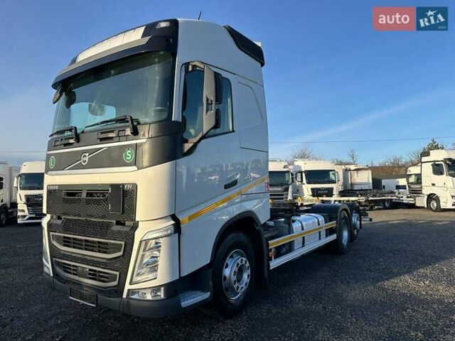 Белый Вольво FH 13, объемом двигателя 12.8 л и пробегом 668 тыс. км за 75900 $, фото 6 на Automoto.ua