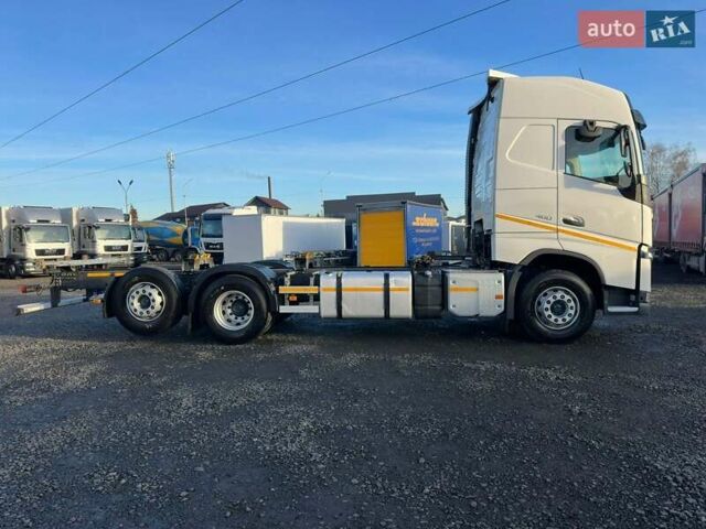 Белый Вольво FH 13, объемом двигателя 12.8 л и пробегом 668 тыс. км за 75900 $, фото 12 на Automoto.ua
