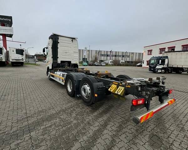 Белый Вольво FH 13, объемом двигателя 12.8 л и пробегом 668 тыс. км за 79900 $, фото 3 на Automoto.ua