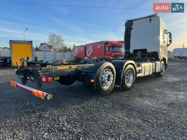 Белый Вольво FH 13, объемом двигателя 12.8 л и пробегом 668 тыс. км за 75900 $, фото 11 на Automoto.ua