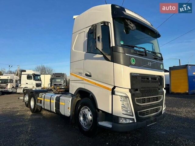 Белый Вольво FH 13, объемом двигателя 12.8 л и пробегом 668 тыс. км за 75900 $, фото 10 на Automoto.ua
