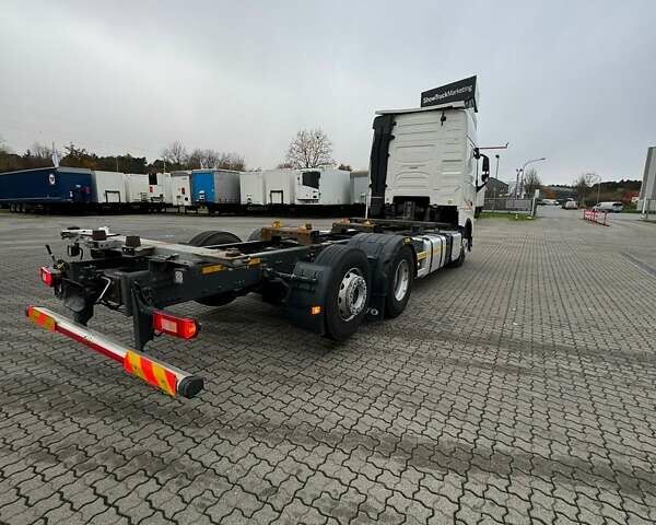 Белый Вольво FH 13, объемом двигателя 12.8 л и пробегом 668 тыс. км за 79900 $, фото 2 на Automoto.ua